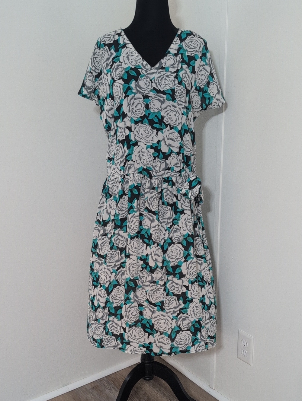 Vintage White Rose Dress in Turquoise Black and White By Chel'sea L'td. 60s